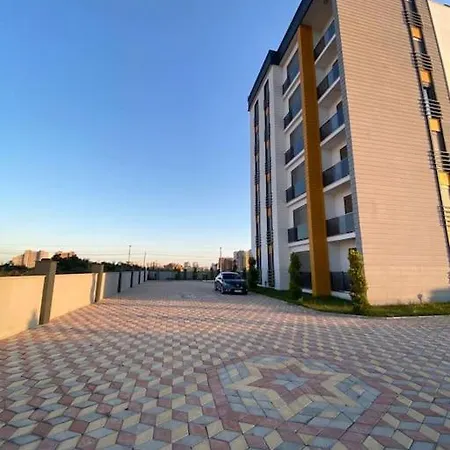 Apartment Havalimani Ve Alisveris Merkezlerine Yakin Havuzlu Daire *