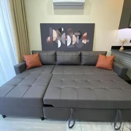 Apartment Havalimani Ve Alisveris Merkezlerine Yakin Havuzlu Daire