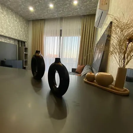 Havalimani Ve Alisveris Merkezlerine Yakin Havuzlu Daire Apartment *