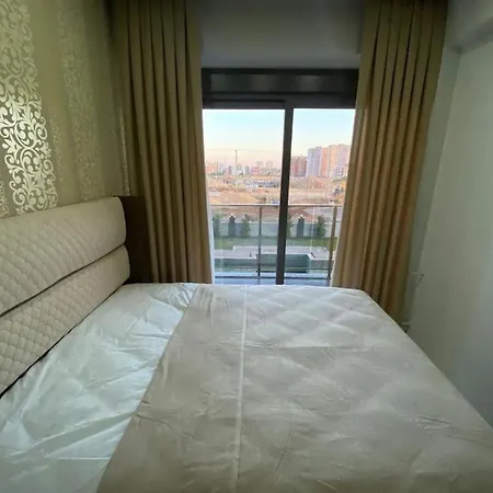 Havalimani Ve Alisveris Merkezlerine Yakin Havuzlu Daire Apartment