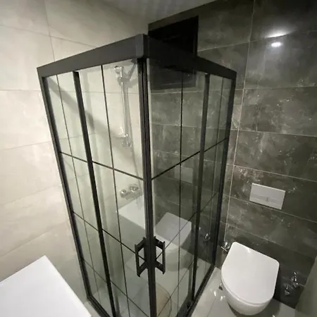 Havalimani Ve Alisveris Merkezlerine Yakin Havuzlu Daire Apartment