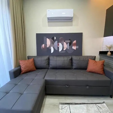 Havalimani Ve Alisveris Merkezlerine Yakin Havuzlu Daire Apartment